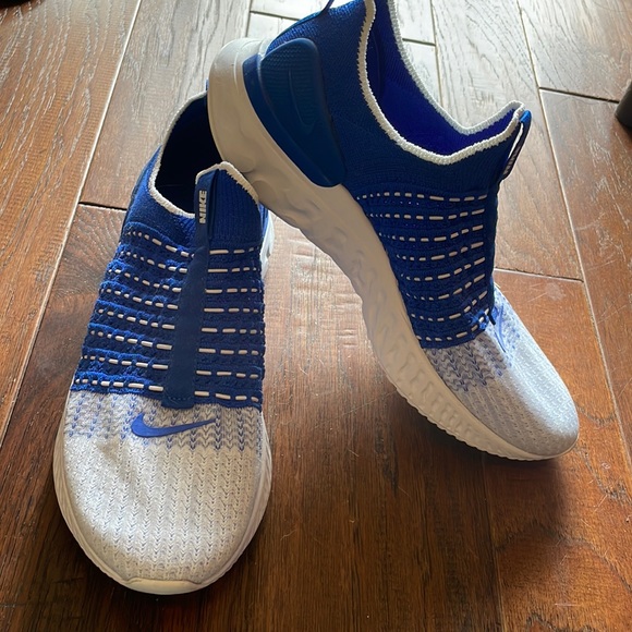 Nike shoes - Picture 1 of 4